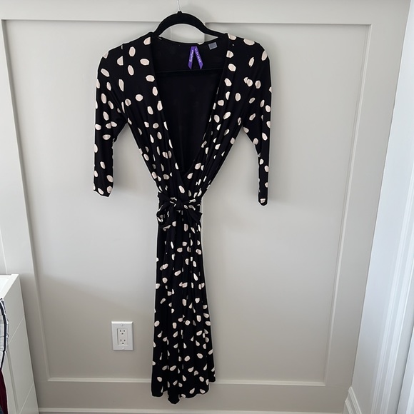 SOLD Seraphine wrap maternity dress - Picture 2 of 6